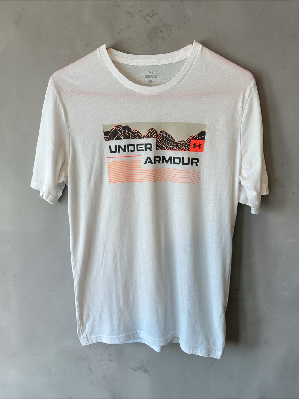 Under Armour Men’s White Short Sleeve Graphic Tee with Coral and Black Accents